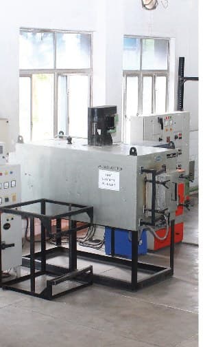 Controlled-atmosphere laboratory furnace with instrumentation panels